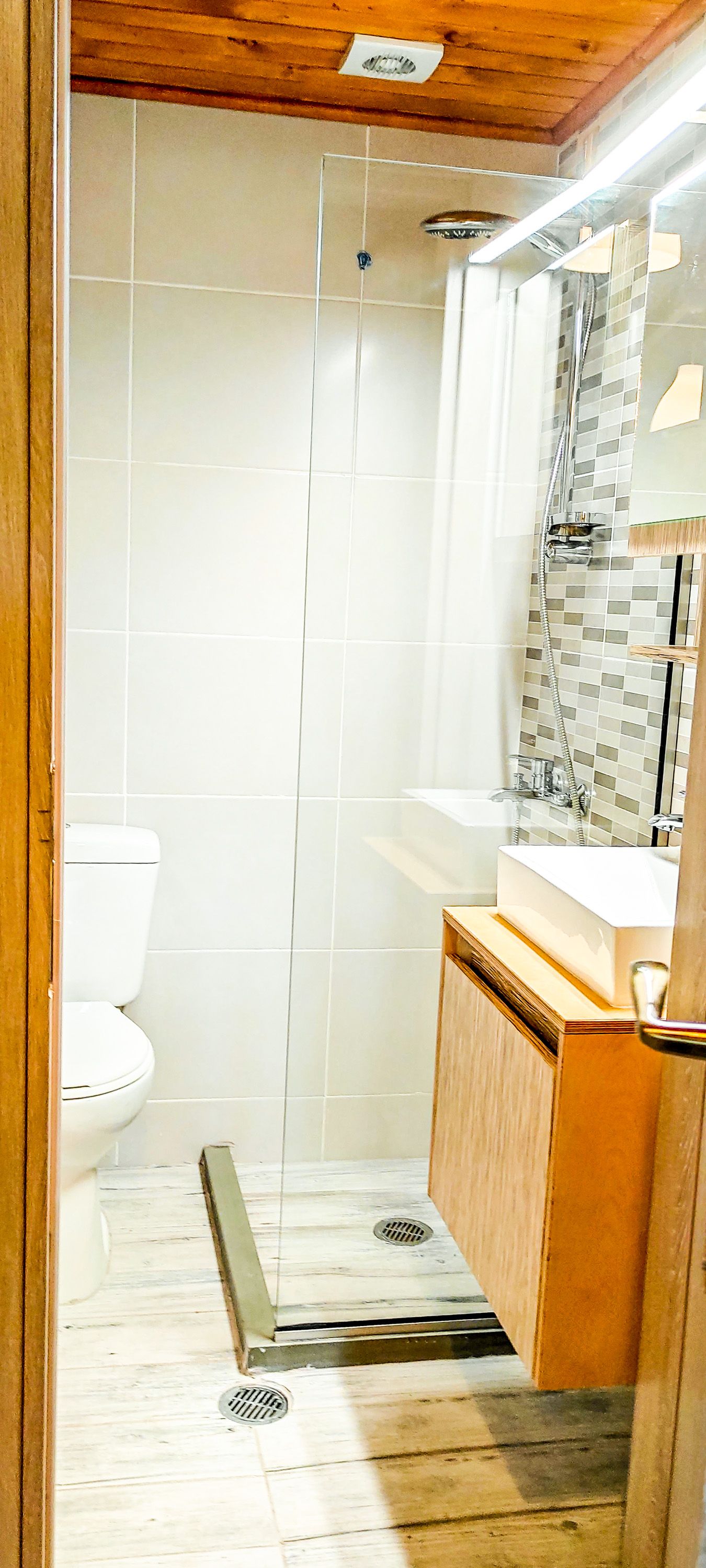 Bathroom view for appartment 1